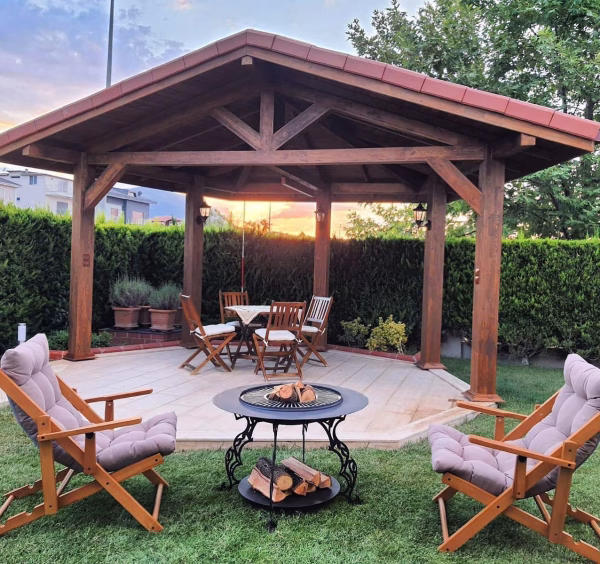 Fumolio Mayon fire pit with rustic design – outdoor premium BBQ fireplace for patio and garden