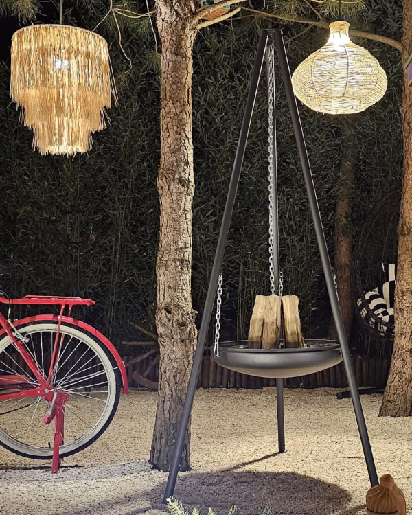 Premium tripod hanging fire pit for outdoor BBQ, grill, patio or garden fireplace – Fumolio Santa model