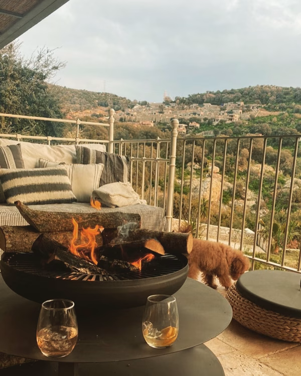 Close-up of Fumolio Fuji fire pit showcasing grill feature